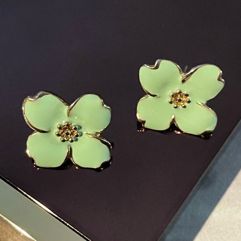 ✨Elegant Vintage enamel Flower Stud Earrings
